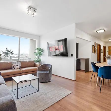Apartment Icelands Biggest Mall At 8 Minute Walk - Free Parking