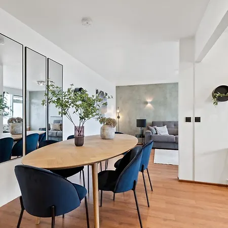 Icelands Biggest Mall At 8 Minute Walk - Free Parking Apartment