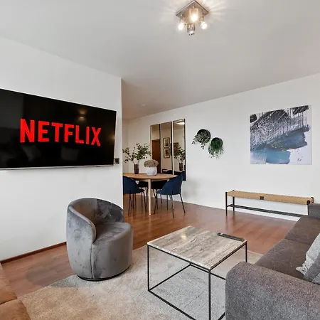 Apartment Icelands Biggest Mall At 8 Minute Walk - Free Parking Reykjavik