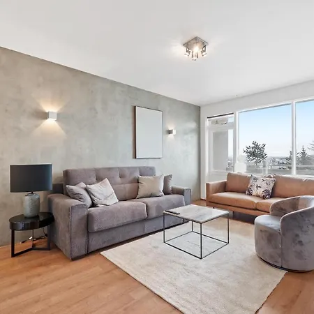 Apartment Icelands Biggest Mall At 8 Minute Walk - Free Parking Reykjavik